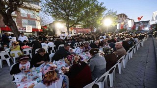 Denizlide binlerce vatandaş iftar sofrasında buluşmaya devam ediyor