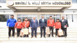 Denizlinin genç güreşçilerinden minderde 4 madalta