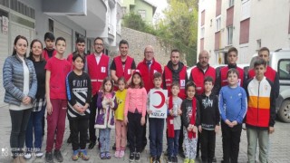 Devrekli Minik Kızılaycılar Afrikaya yardım eli uzattılar