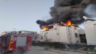 Didimde iki katlı evin terasında çıkan yangın korkuttu