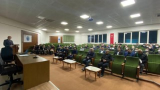 Dinarda köy ve mahalle muhtarlarına hizmet içi eğitim verildi