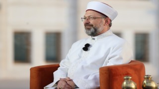 Diyanet İşleri Başkanı Erbaş “Herkes kendi imkanına göre fitresini belirleyebilir. Ama asgari bu sene 40 lira olarak belirledik. 40 liranın altına düşmemesi lazım
