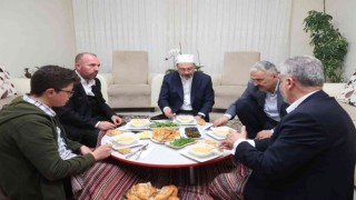 Diyanet İşleri Başkanı Erbaş sahurda Ünal ailesinin evine konuk oldu