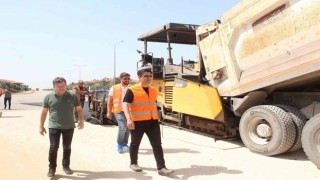 Döşemealtında 3 caddeye 10 bin metre kare sıcak asfalt seriliyor