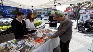 Dünya Kitap Hediye Etme Gününde 2 bin kitap dağıtıldı