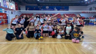 Düzce Voleybol takımı yükselme maçlarına kaldı