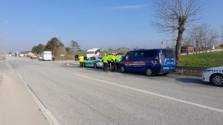 Edirnede iki servis minibüsü çarpıştı: 4 yaralı
