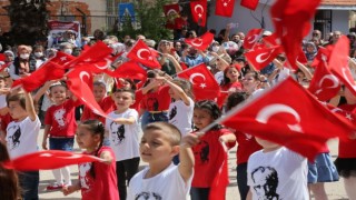 Edremitte 23 Nisan coşkuyla kutlandı