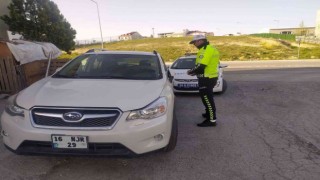 Ehliyetine el konulan maganda trafikte yine tehlike saçtı