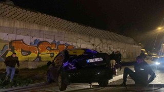 El freni çekilmeyen otomobil 10 metreden yüksekten düştü: 1 yaralı