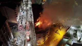 Elazığda geceyi gündüze çeviren bina yangını, onlarca insan tahliye edildi