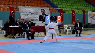 Elazığda karate grup müsabakaları başladı