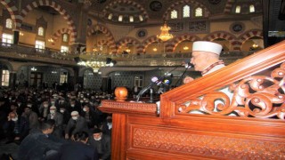 Elazığda Ramazan ayının ilk cuma namazında camiler doldu