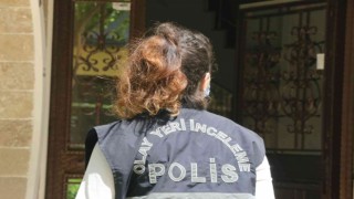 Emekli İngilizce öğretmeni yaşadığı evde ölü bulundu
