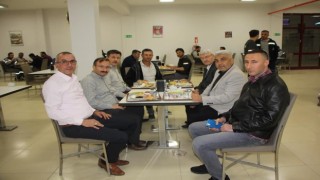 Emet ve Hisarcıkın belediye başkanları işçilerle birlikte sahur yaptı