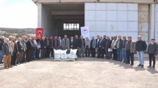 Emette arıcılara 6 bin 50 kilogram şeker dağıtıldı
