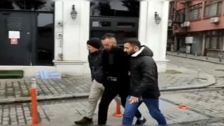 Eminönünde iftar yapan esnafın cep telefonunu çalan şüpheliler yakalandı