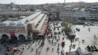 Eminönünde ilk iftar öncesi yoğunluk yaşandı