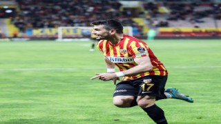 Emrah Başsandan gol performansı