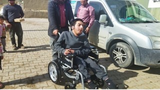 Engelli genç tekerlekli sandalyesine kavuştu