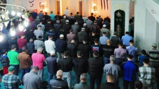 Erdekte Kadir Gecesi Piri Reis Camii doldu taştı