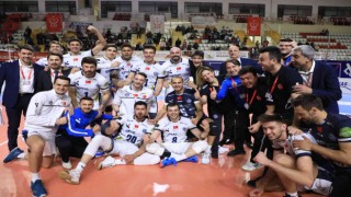 Erkekler AXA Kupa Voleyde ilk finalist Arkas Spor