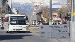 Erzincan Belediyesine öğrencilerden ulaşım zammı tepkisi