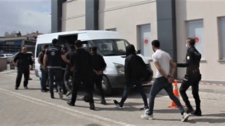 Erzincanda göçmen kaçakçısı 7 kişi tutuklandı