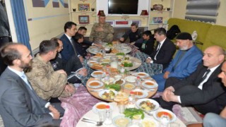 Erzurum Valisi Memiş, Atmaca ailesinin iftar sofrasına konuk oldu
