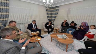 Erzurum Valisi Memiş, şehit ailesine konuk oldu