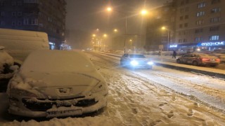 Erzurumda Nisan ayında yoğun kar yağışı etkili oluyor