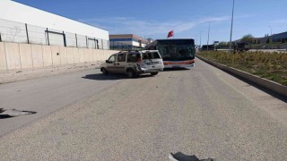 Eskişehirde halk otobüsü ve otomobil çarpıştı: 2 yaralı