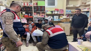 Evden kaçıp kaybolan kardeşleri market sahibi buldu
