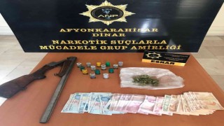 Eve yapılan baskında esrar ve 4 bin 635 TL para ele geçirildi