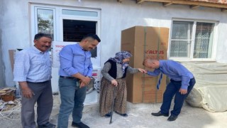 Evi yanan yaşlı kadına eşya desteği