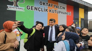 Fadıloğlu, Oktay Yalçın gençlik kütüphanesi öğrencilerini ziyaret etti
