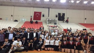 Fakülteler voleybolda rekabet etti