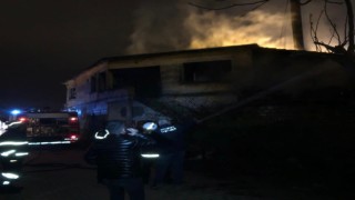 Fırının odunluğunda yangın çıktı