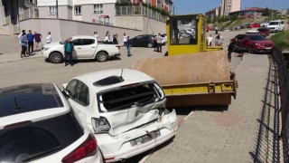Freni boşalan silindir 8 aracı biçti
