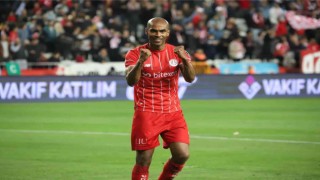 FT Antalyasporda defansın sigortası Naldo