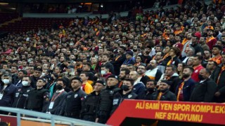 Galatasaray - Karagümrük maçı öncesinde saygı duruşu
