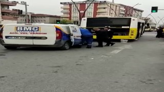Gaziosmanpaşada İETT otobüsü arıza yaptı, trafik durma noktasına geldi