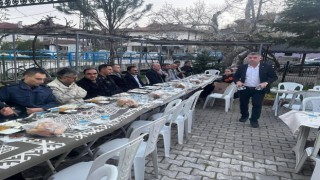 Gedizde Kaymakam Hakan Alkan köyde iftara katıldı