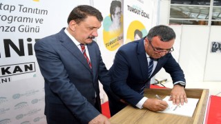 ‘Gençler İçin Turgut Özal kitabı, kitapseverlerle buluştu