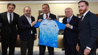 Gençlik ve Spor Bakanı Dr. Kasapoğlundan Başkan Sekmene övgü