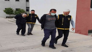 Girdikleri evde dedektörle arama yapıp altınları çaldılar