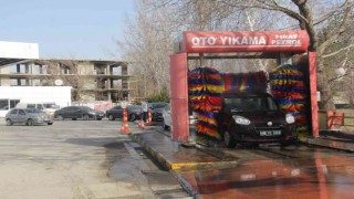 Gökten çamur yağdı oto yıkamacılarda kuyruk oluştu