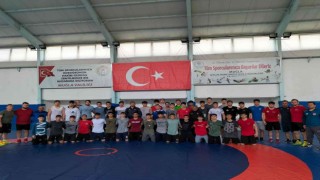 Grekoromen Yıldızlar Güreş Milli Takımının Köyceğiz kampı sürüyor