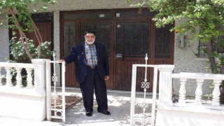 Gündüz vakti apartmanın kapısını çaldılar