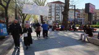 Güneşli havayı fırsat bilenler Cumhuriyet Bulvarında yoğunluk oluşturdu